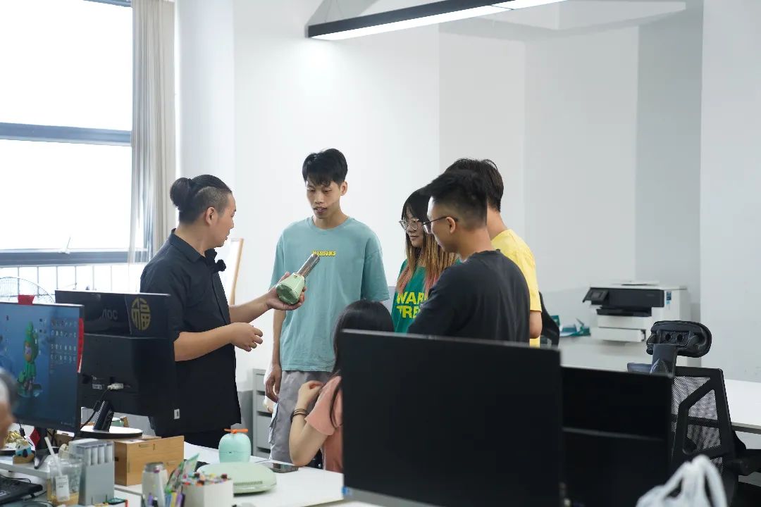 “解鎖”高科技！他這個設(shè)計拿下紅點獎 | 從800到8000，牢記囑托開新局⑩