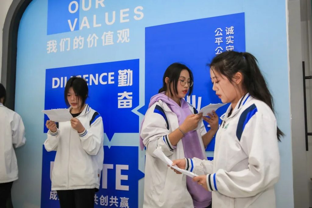 集結(jié)未來(lái)星主播！佛山首個(gè)互聯(lián)網(wǎng)營(yíng)銷師聯(lián)合培養(yǎng)基地開(kāi)班