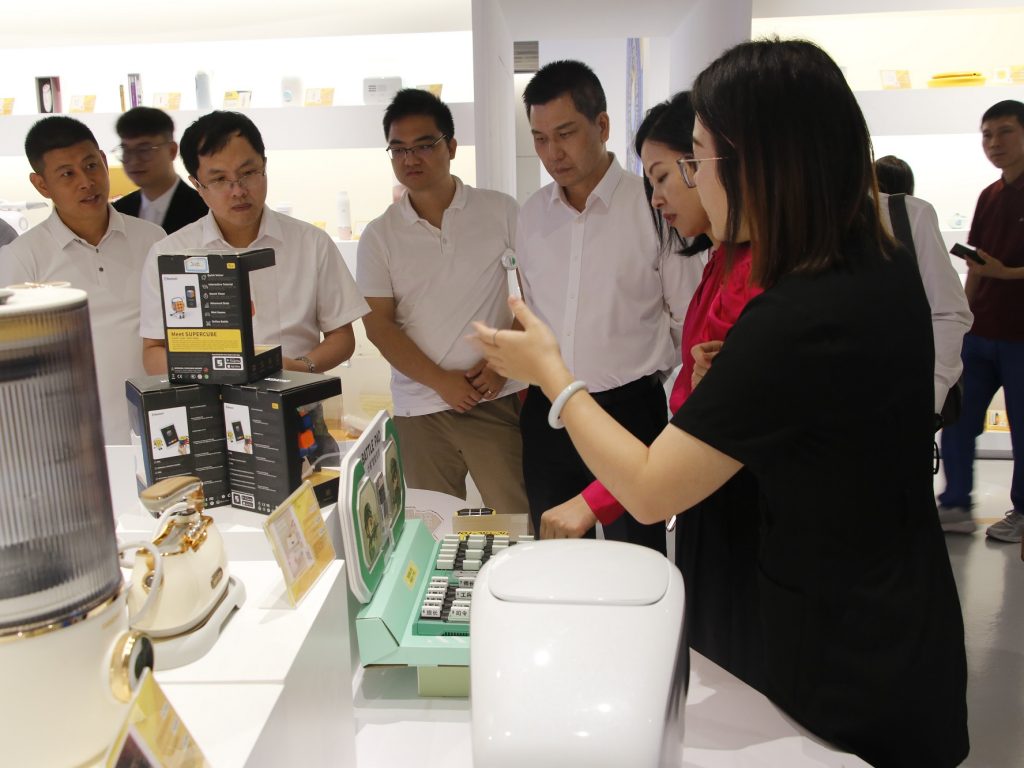 深佛企業(yè)代表共議“設計+科技”合作 加快形成新質(zhì)生產(chǎn)力