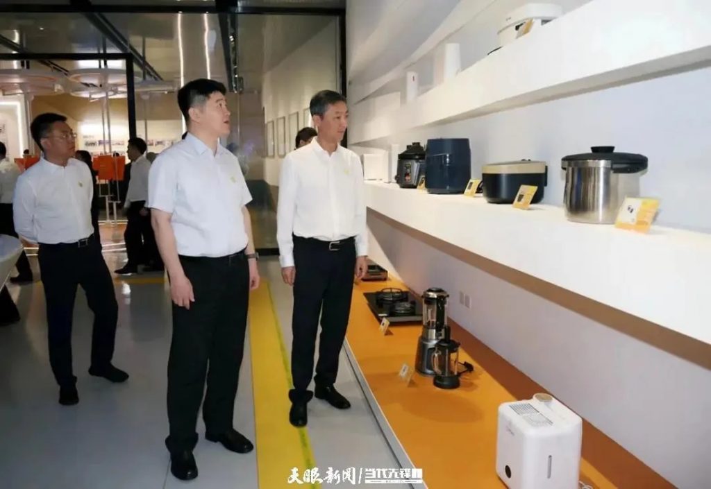貴州黨政代表團(tuán)考察設(shè)計(jì)城，深化粵黔創(chuàng)新與人才合作