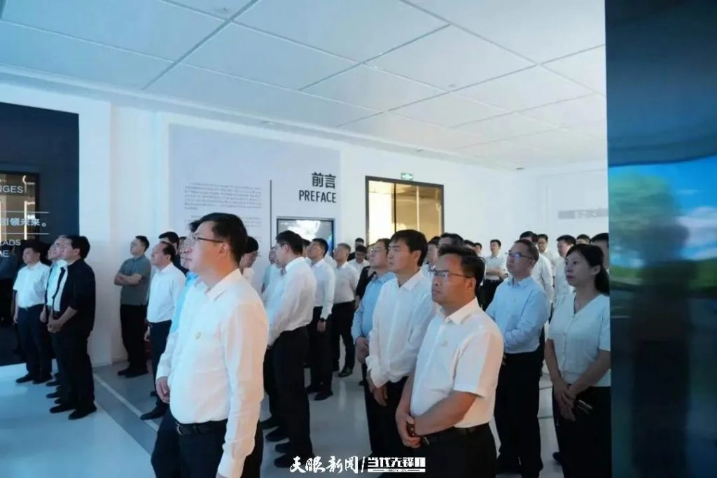 貴州黨政代表團(tuán)考察設(shè)計(jì)城，深化粵黔創(chuàng)新與人才合作
