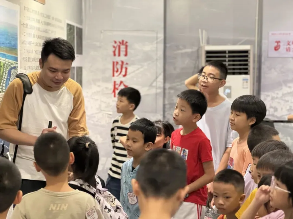 青春黨建+暑期托管，100名小小設(shè)計(jì)師玩轉(zhuǎn)“國(guó)潮學(xué)堂”！