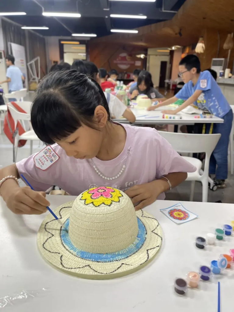 青春黨建+暑期托管，100名小小設(shè)計(jì)師玩轉(zhuǎn)“國(guó)潮學(xué)堂”！