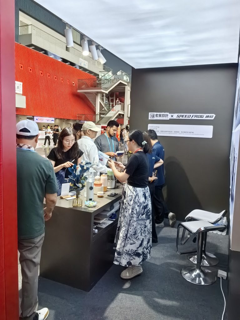35屆廣交會(huì)開(kāi)幕首日：設(shè)計(jì)城企業(yè)強(qiáng)勢(shì)出海"