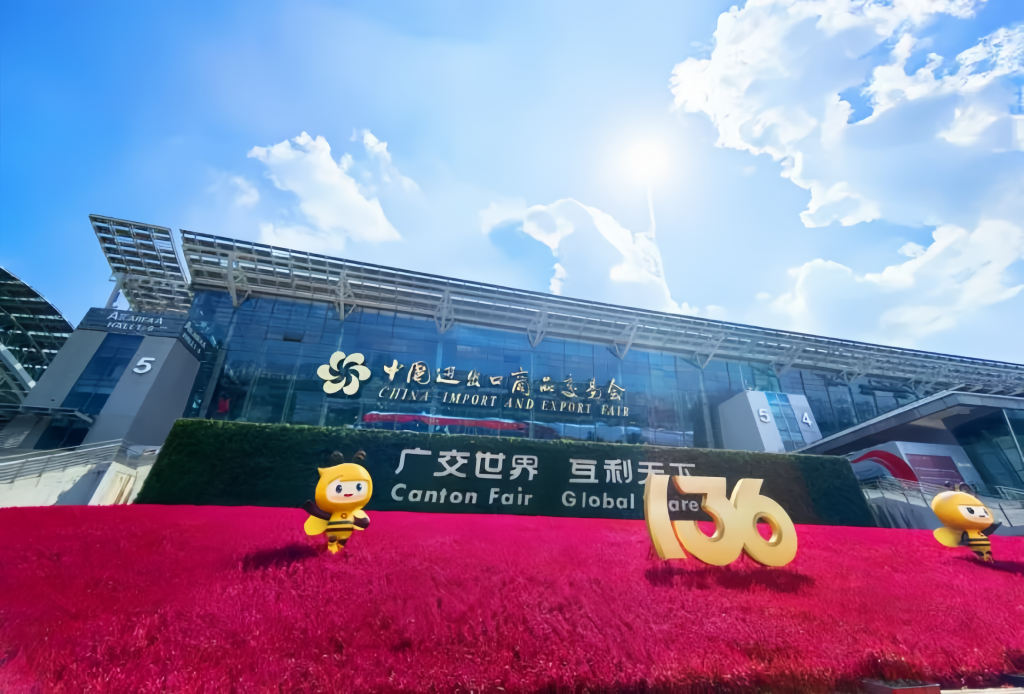 第136屆廣交會開幕首日： 順德“智造”驚艷外商 設計城“創(chuàng)新天團”火力全開