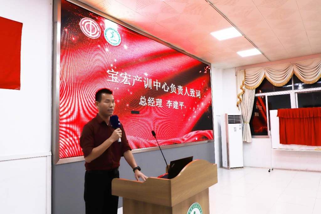 北滘鎮(zhèn)總工會工匠學院揭牌及首期工業(yè)機器人培訓班正式開班！